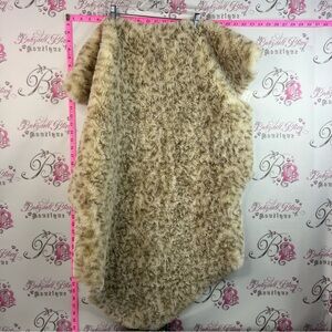 Rug Matt cheetah Silhouette Plush faux  Fur Rug - Neutral Cream Animal print